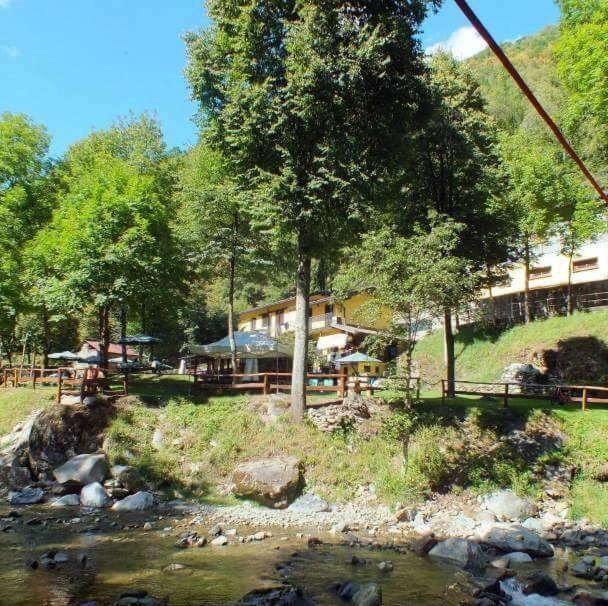 Chalet Con Piscina Garzeno Bagian luar foto