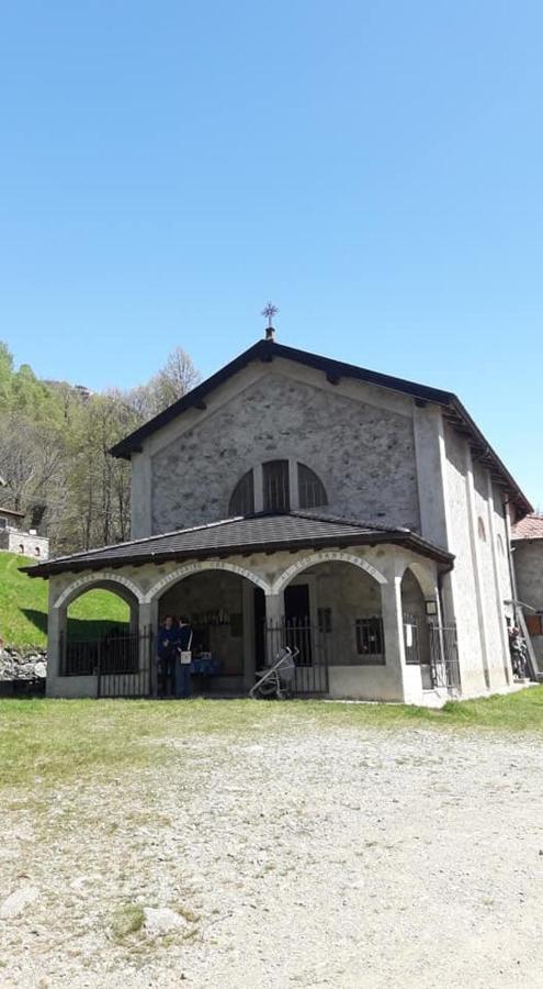 Chalet Con Piscina Garzeno Bagian luar foto
